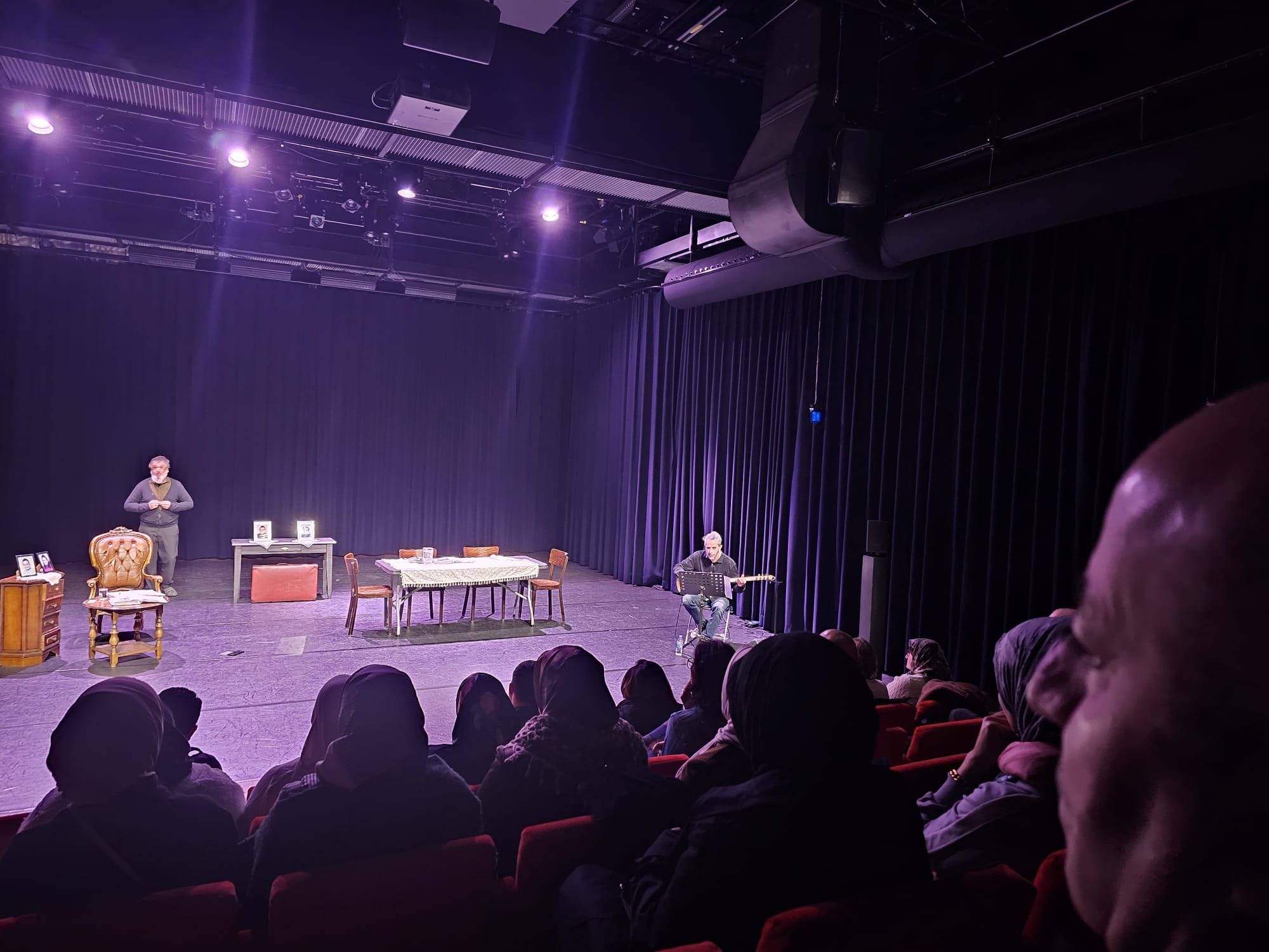 Theater voorstelling Mazlum en Atlas Cultureel centrum