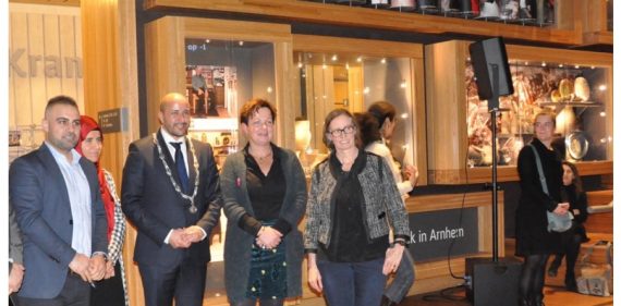 Burgemeester-opent-50-jaar-migratie-in-Nederland-tentoonstelling-in-Rozet-